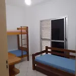 Apto c/2 quartos sendo uma suíte c/ar e 2banheiros