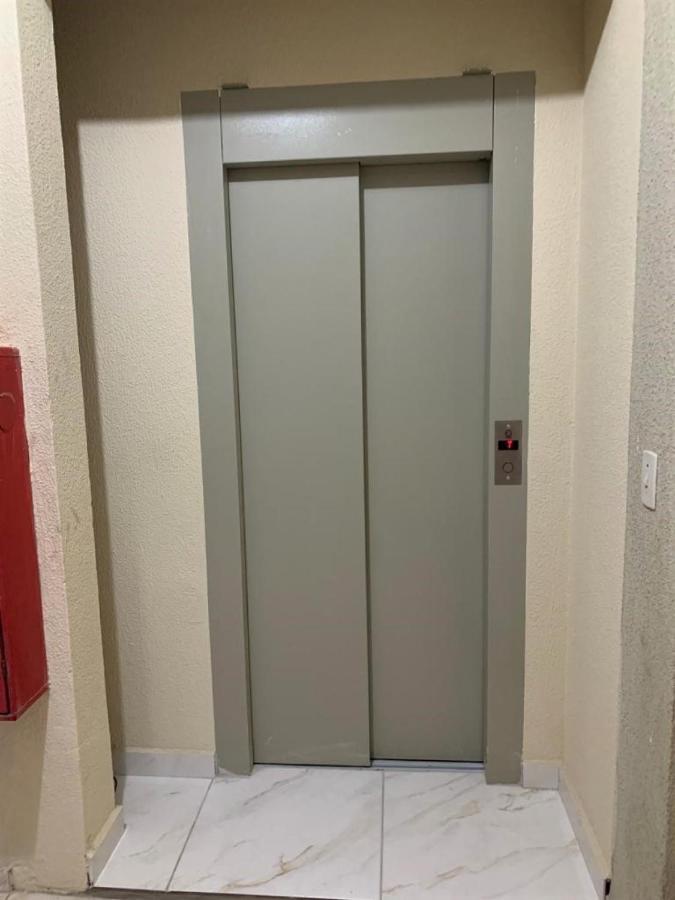 Apartamento Apto C/2 Quartos Sendo Uma C/ar E 2banheiros