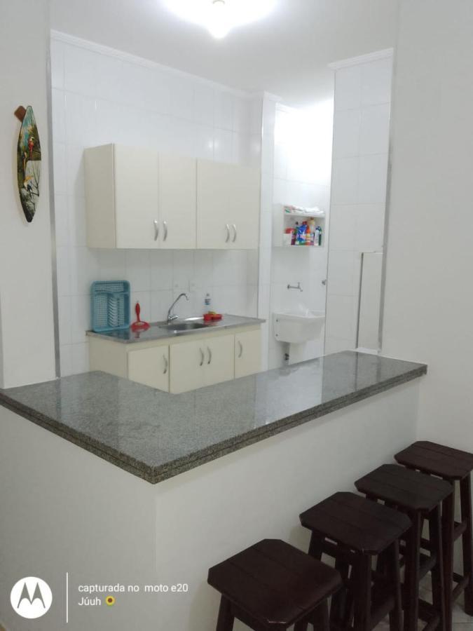 Apto C/2 Quartos Sendo Uma C/ar E 2banheiros Ubatuba